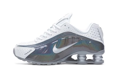 Nike Nike Shox R4 Wmns "Iridescent" (IB7703-100)